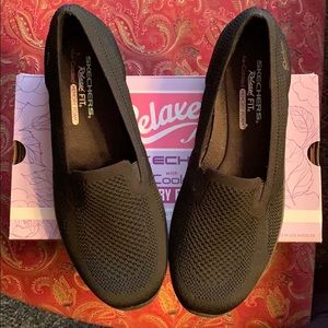 Black Skechers  air-cooled shoes